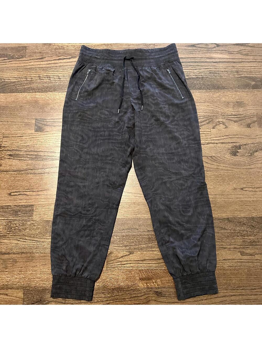 NWOT Athleta Camden Printed Jogger Black Moire Print 10